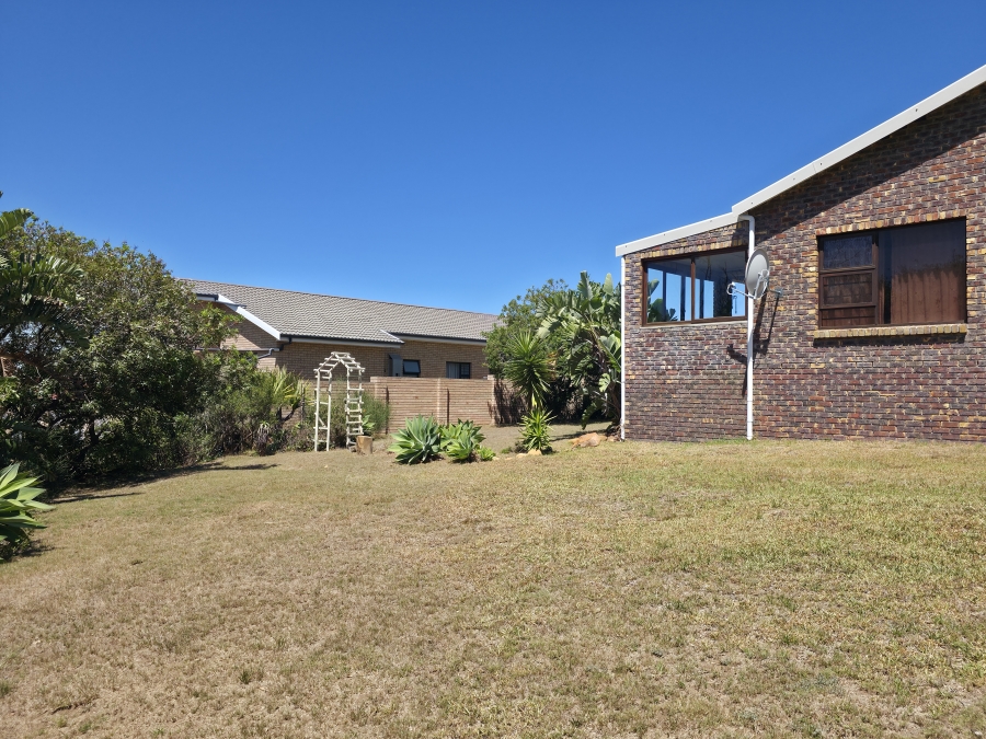 3 Bedroom Property for Sale in Wavecrest Eastern Cape